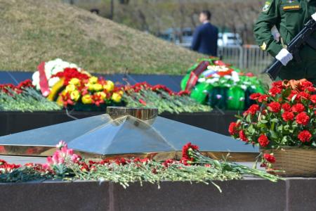 В преддверии Дня Победы глава Хакасии коммунист Валентин Коновалов почтил память погибших в годы Великой Отечественной войны