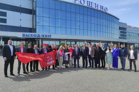 В Тюмени начинает работу семинар-совещание партийного актива КПРФ Уральского федерального округа. Встреча делегации КПРФ с руководством Тюменской областной Думы