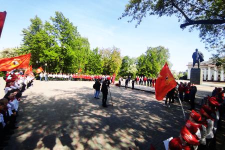 На Центральной площади Тюмени прошла большая линейка, посвящённая 100-летию областной пионерской организации