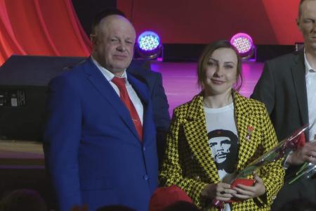 Магаданские коммунисты провели концерт в День пионерии
