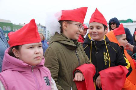Якутск. С Днем рождения, красногалстучная пионерия!