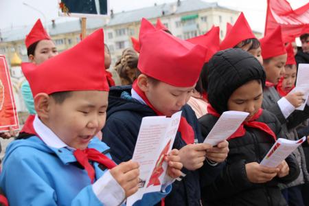 Якутск. С Днем рождения, красногалстучная пионерия!