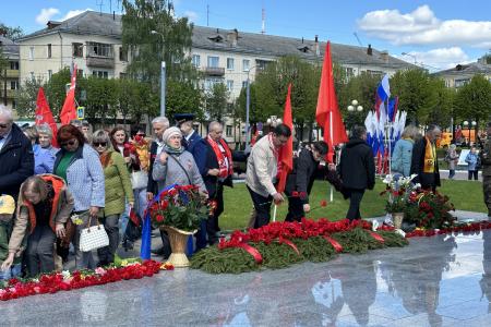 В Марий Эл отпраздновали День Победы возложением цветов и автопробегом
