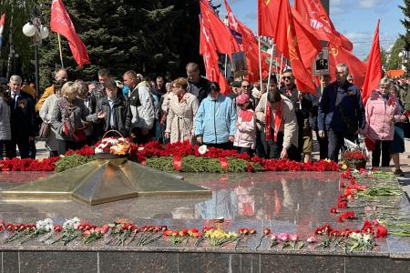В Марий Эл отпраздновали День Победы возложением цветов и автопробегом