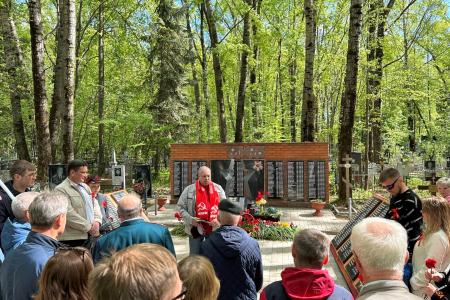 В Марий Эл отпраздновали День Победы возложением цветов и автопробегом