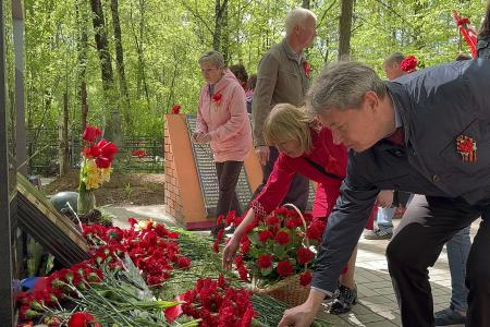 В Марий Эл отпраздновали День Победы возложением цветов и автопробегом