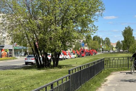 В Марий Эл отпраздновали День Победы возложением цветов и автопробегом