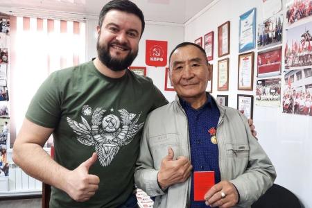 Тувинские коммунисты провели творческий вечер для ветеранов партии в честь Первомая