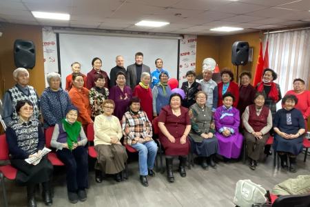 Тувинские коммунисты провели творческий вечер для ветеранов партии в честь Первомая