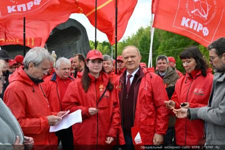 В Москве завершился автомарш-эстафета «Наша Великая Родина»