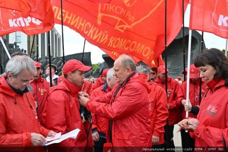 В Москве завершился автомарш-эстафета «Наша Великая Родина»