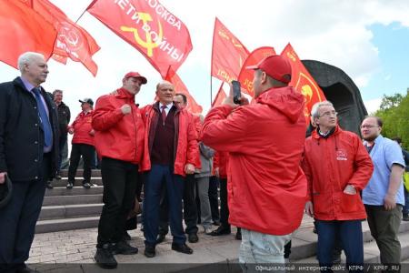 В Москве завершился автомарш-эстафета «Наша Великая Родина»