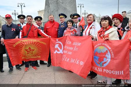 В Москве прошло возложение цветов к Могиле Неизвестного солдата и памятнику Маршалу Г.К. Жукову
