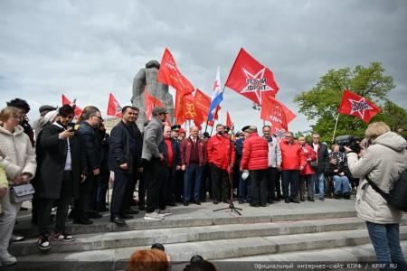 В Москве прошло возложение цветов к Могиле Неизвестного солдата и памятнику Маршалу Г.К. Жукову