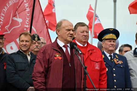 В Москве прошло возложение цветов к Могиле Неизвестного солдата и памятнику Маршалу Г.К. Жукову
