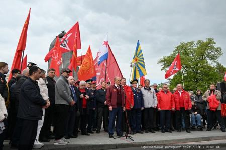 В Москве прошло возложение цветов к Могиле Неизвестного солдата и памятнику Маршалу Г.К. Жукову