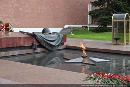 В Москве прошло возложение цветов к Могиле Неизвестного солдата и памятнику Маршалу Г.К. Жукову