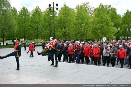 В Москве прошло возложение цветов к Могиле Неизвестного солдата и памятнику Маршалу Г.К. Жукову