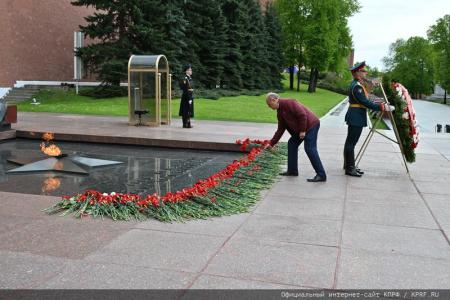 В Москве прошло возложение цветов к Могиле Неизвестного солдата и памятнику Маршалу Г.К. Жукову