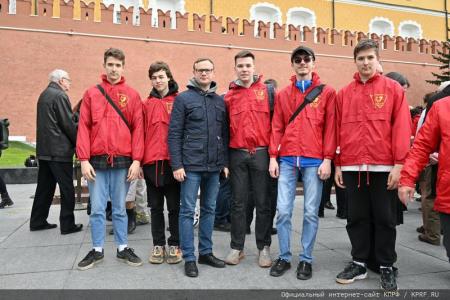 В Москве прошло возложение цветов к Могиле Неизвестного солдата и памятнику Маршалу Г.К. Жукову