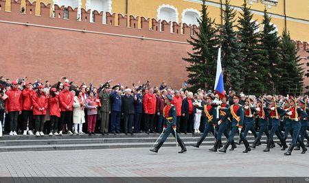 В Москве прошло возложение цветов к Могиле Неизвестного солдата и памятнику Маршалу Г.К. Жукову