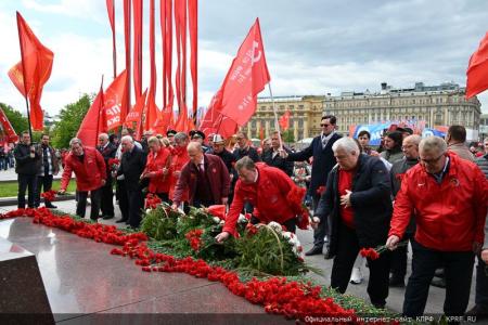 В Москве прошло возложение цветов к Могиле Неизвестного солдата и памятнику Маршалу Г.К. Жукову