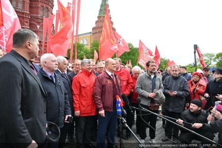 В Москве прошло возложение цветов к Могиле Неизвестного солдата и памятнику Маршалу Г.К. Жукову