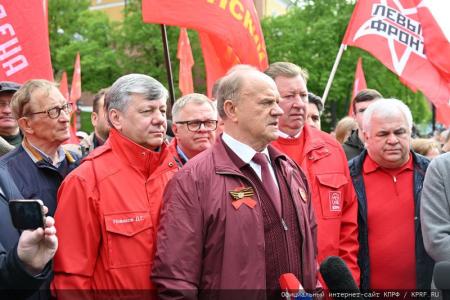 В Москве прошло возложение цветов к Могиле Неизвестного солдата и памятнику Маршалу Г.К. Жукову