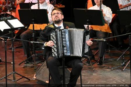 В Москве ко Дню Победы состоялся праздничный концерт КПРФ и «Русского Лада»
