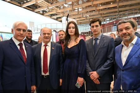 Г.А. Зюганов выступил на открытии выставки художника В.И. Нестеренко в Москве