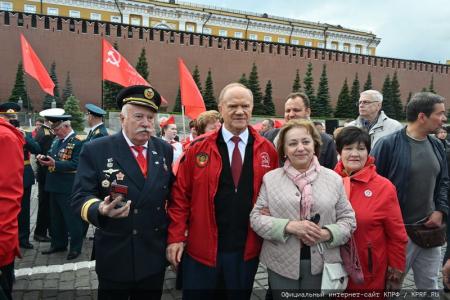 «Красная площадь сияла кумачом». Репортаж Галины Платовой с пионерской линейки в Москве