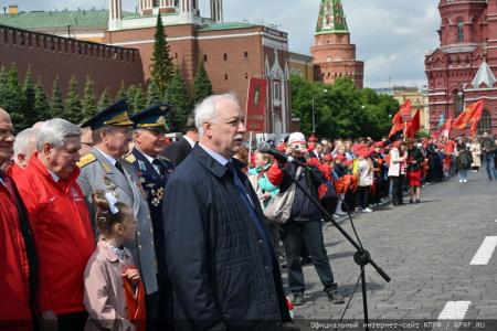«Красная площадь сияла кумачом». Репортаж Галины Платовой с пионерской линейки в Москве