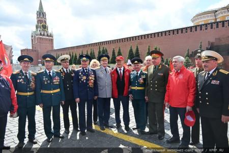 «Красная площадь сияла кумачом». Репортаж Галины Платовой с пионерской линейки в Москве