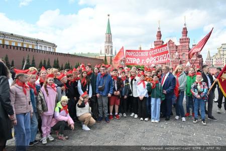 «Красная площадь сияла кумачом». Репортаж Галины Платовой с пионерской линейки в Москве