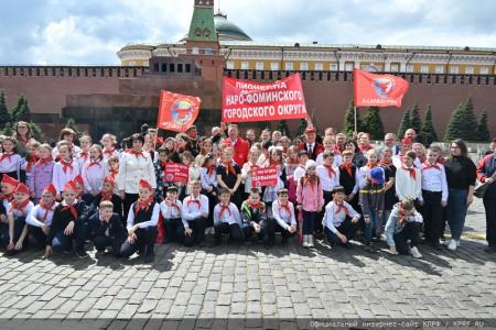 «Красная площадь сияла кумачом». Репортаж Галины Платовой с пионерской линейки в Москве