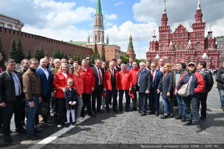 «Красная площадь сияла кумачом». Репортаж Галины Платовой с пионерской линейки в Москве
