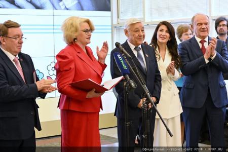 Г.А. Зюганов выступил на открывшейся в Госдуме выставке «История рождения»