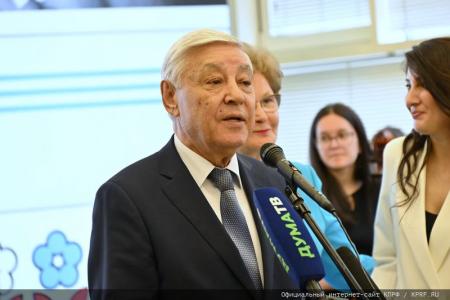 Г.А. Зюганов выступил на открывшейся в Госдуме выставке «История рождения»