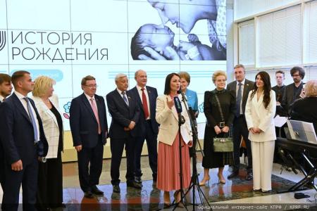 Г.А. Зюганов выступил на открывшейся в Госдуме выставке «История рождения»