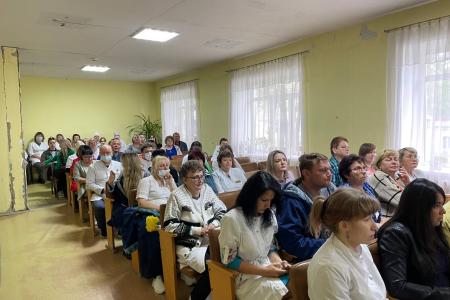 Ульяновские коммунисты поздравили медицинских сестер с профессиональным праздником