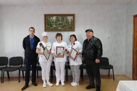 Ульяновские коммунисты поздравили медицинских сестер с профессиональным праздником