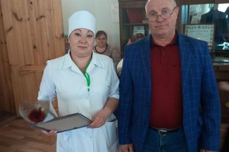 Ульяновские коммунисты поздравили медицинских сестер с профессиональным праздником