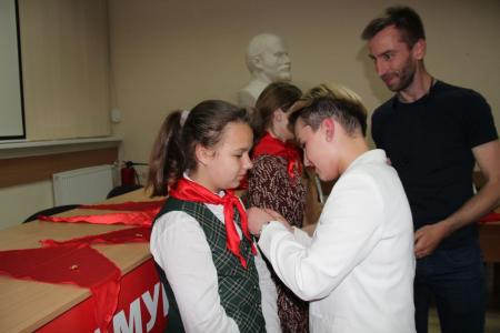 В Крыму приняли в пионеры учащиеся 4 класса симферопольской школы № 30