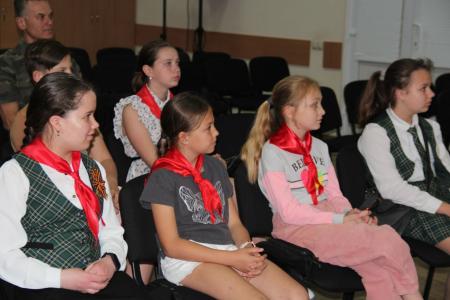 В Крыму приняли в пионеры учащиеся 4 класса симферопольской школы № 30