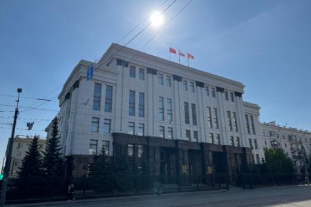 Челябинские коммунисты и сторонники возложили цветы к Вечному огню в День Великой Победы