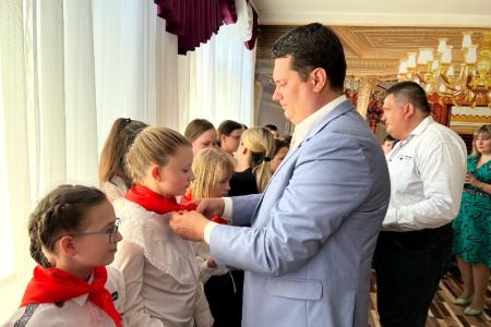 В Тульской области продолжается массовый приём школьников в пионеры