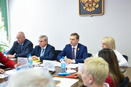 Хакасию с рабочим визитом посетил первый заместитель Председателя Комитета Госдумы по науке и высшему образованию Олег Смолин