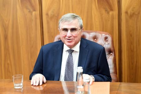 Хакасию с рабочим визитом посетил первый заместитель Председателя Комитета Госдумы по науке и высшему образованию Олег Смолин