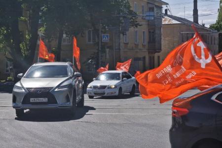 Ульяновские коммунисты возложили цветы к Вечному огню