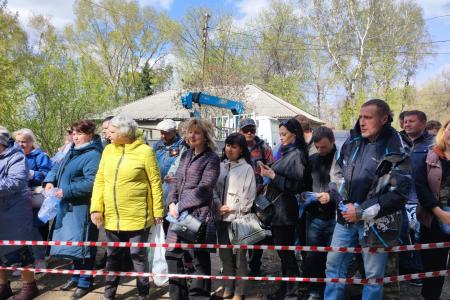Депутаты-коммунисты раздали более 8000 саженцев кедра в Новосибирске